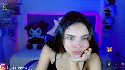 Snapshot of kylie_hottt_ chatting on January 5, 9:03 pm k ylie online show from January 5, 9:03 pm