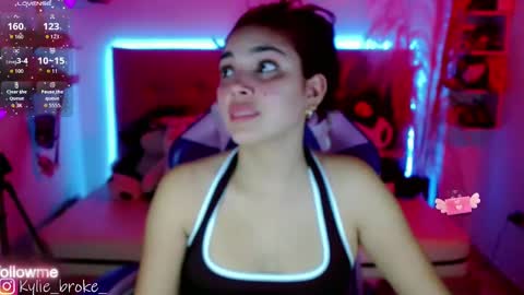 Snapshot of kylie_hottt_ chatting on October 5, 11:32 pm k ylie online show from October 5, 11:32 pm