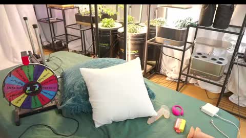 KYLIE LE BEAU online show from September 29, 11:10 pm