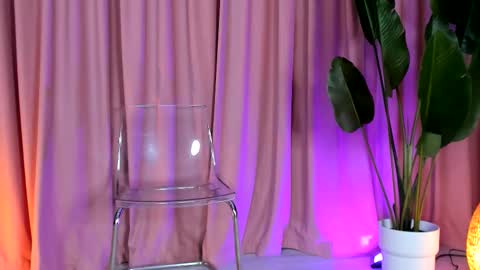 Snapshot of kyliekroftt chatting on October 13, 1:47 pm Jenny online show from October 13, 1:47 pm