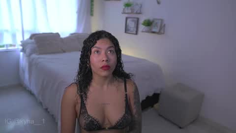 schedule 300 pm - 1100pm colombia time online show from February 19, 9:58 pm