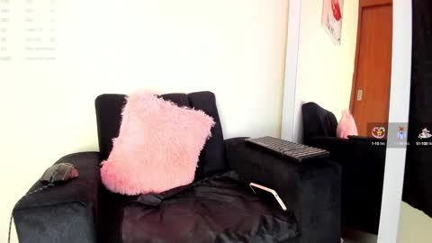 Snapshot of lace_victoria chatting on February 1, 12:40 am lace_victoria online show from February 1, 12:40 am