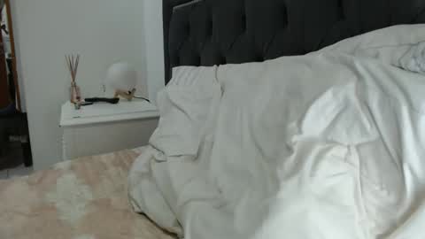 lady____a online show from April 16, 4:02 am