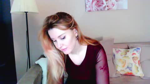 Lady  moon   online show from February 15, 1:05 pm