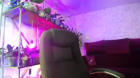 Lady Gloria online show from February 20, 7:10 am