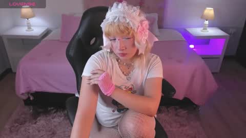 Lady  online show from February 17, 7:23 pm