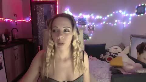 lady_smile69 online show from January 9, 2:27 am