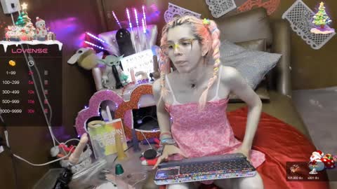 Snapshot of laflakita21 chatting on February 6, 12:43 am Skinnygirl online show from February 6, 12:43 am