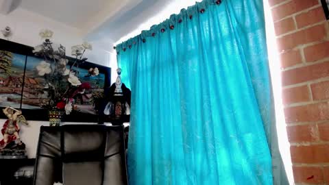 laia_hadid online show from April 10, 3:40 pm