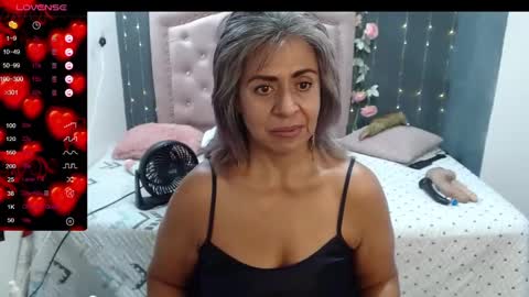 Snapshot of lalisha_96 chatting on December 24, 10:28 pm lalisha online show from December 24, 10:28 pm