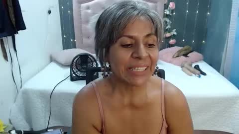 Snapshot of lalisha_96 chatting on February 16, 2:11 am lalisha online show from February 16, 2:11 am