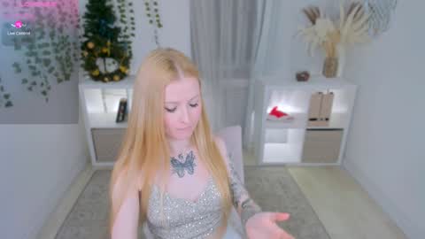 Snapshot of laly_peach chatting on January 11, 4:14 pm Laly online show from January 11, 4:14 pm
