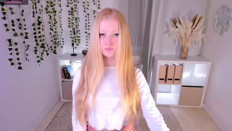 Snapshot of laly_peach chatting on January 27, 4:11 pm Laly online show from January 27, 4:11 pm