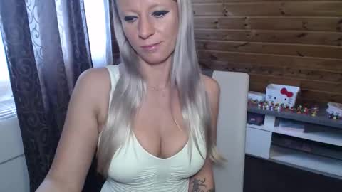 LaMadrina006 online show from April 16, 10:04 am