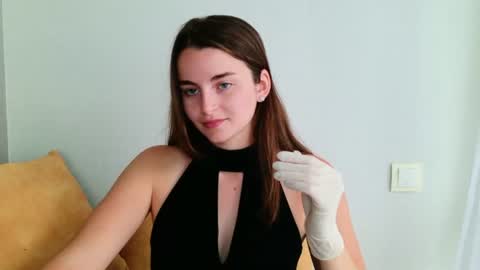 lana_gl online show from July 7, 10:30 am