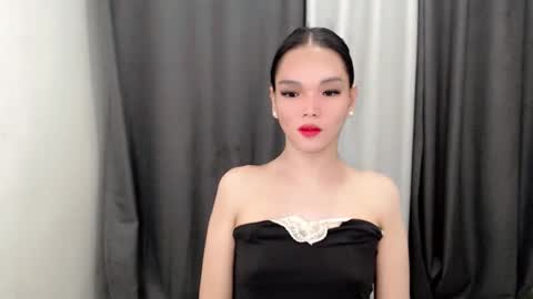 lanawyatt_ online show from December 1, 6:54 pm