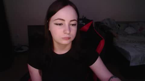 Laralianna online show from March 26, 8:10 pm