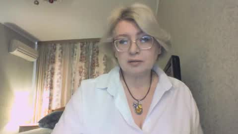 laramrs online show from December 14, 11:05 am