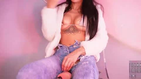 Lara Give it a thumbs up please its important  online show from March 7, 3:13 am