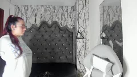 Snapshot of larissa01_ chatting on January 11, 2:30 am Lari online show from January 11, 2:30 am