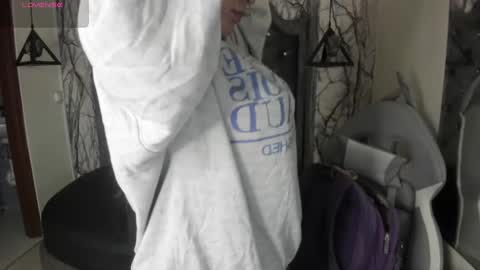 Snapshot of larissa01_ chatting on March 8, 2:32 am Lari online show from March 8, 2:32 am