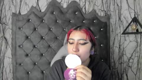 Snapshot of larissa01_ chatting on February 10, 3:13 am Lari online show from February 10, 3:13 am