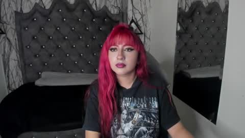 Snapshot of larissa01_ chatting on December 21, 4:09 am Lari online show from December 21, 4:09 am