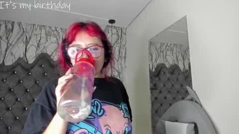 Snapshot of larissa01_ chatting on January 17, 2:50 am Lari online show from January 17, 2:50 am