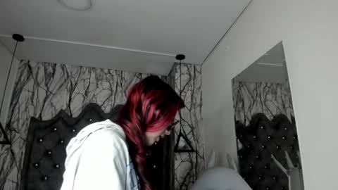 Snapshot of larissa01_ chatting on January 9, 3:04 am Lari online show from January 9, 3:04 am