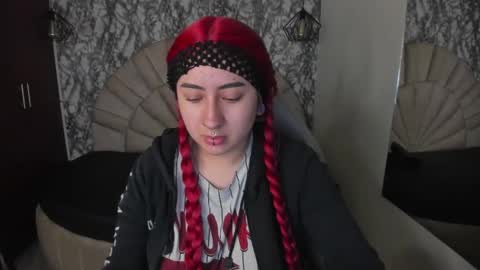 Snapshot of larissa01_ chatting on March 12, 2:41 am Lari online show from March 12, 2:41 am
