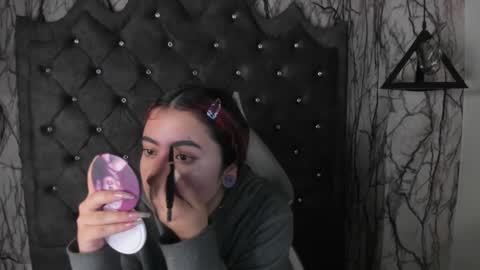 Snapshot of larissa01_ chatting on February 23, 2:35 am Lari online show from February 23, 2:35 am