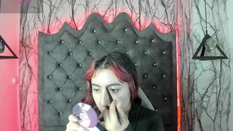 Snapshot of larissa01_ chatting on February 27, 2:32 am Lari online show from February 27, 2:32 am