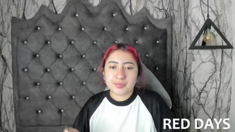 Snapshot of larissa01_ chatting on February 5, 3:13 am Lari online show from February 5, 3:13 am