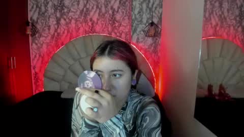 Snapshot of larissa01_ chatting on February 22, 2:39 am Lari online show from February 22, 2:39 am