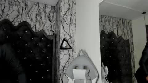 Snapshot of larissa01_ chatting on January 13, 2:50 am Lari online show from January 13, 2:50 am