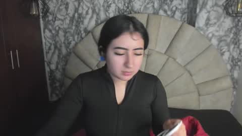 Snapshot of larissa01_ chatting on September 16, 1:35 am Lari online show from September 16, 1:35 am