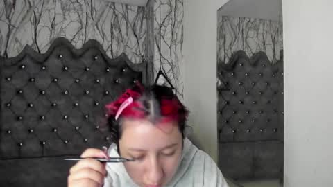 Snapshot of larissa01_ chatting on January 14, 2:19 am Lari online show from January 14, 2:19 am