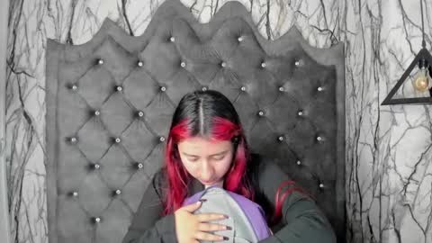 Snapshot of larissa01_ chatting on February 8, 3:52 am Lari online show from February 8, 3:52 am