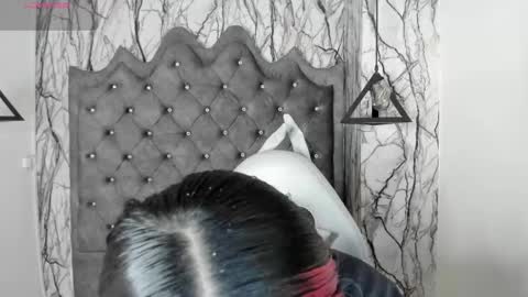 Snapshot of larissa01_ chatting on February 25, 2:58 am Lari online show from February 25, 2:58 am