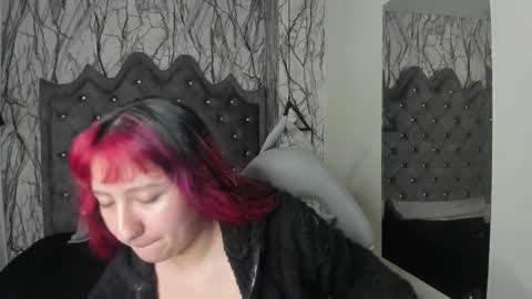 Snapshot of larissa01_ chatting on January 6, 8:28 pm Lari online show from January 6, 8:28 pm