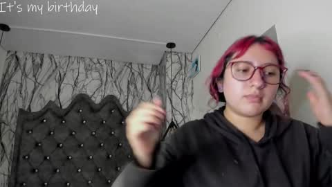 Snapshot of larissa01_ chatting on January 23, 3:26 am Lari online show from January 23, 3:26 am