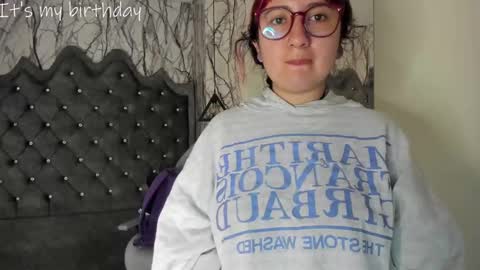 Snapshot of larissa01_ chatting on January 29, 2:19 am Lari online show from January 29, 2:19 am