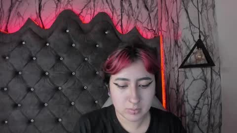 Snapshot of larissa01_ chatting on February 13, 2:45 am Lari online show from February 13, 2:45 am