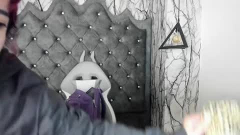Snapshot of larissa01_ chatting on February 17, 2:20 am Lari online show from February 17, 2:20 am