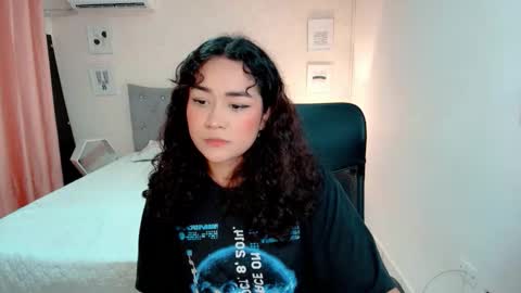 Larissas online show from November 23, 9:05 pm