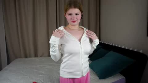 Snapshot of latanyabarthel chatting on October 17, 6:44 pm Jay online show from October 17, 6:44 pm