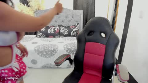 Snapshot of latikamarala_ chatting on December 14, 12:33 pm Lorena online show from December 14, 12:33 pm