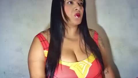 latincurvy1992 online show from November 1, 4:27 am