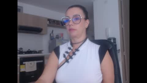 latinpaprika online show from February 19, 10:56 am