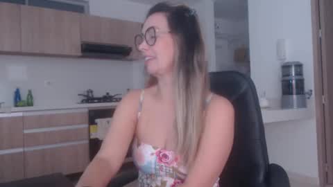 latinpaprika online show from March 29, 1:15 am